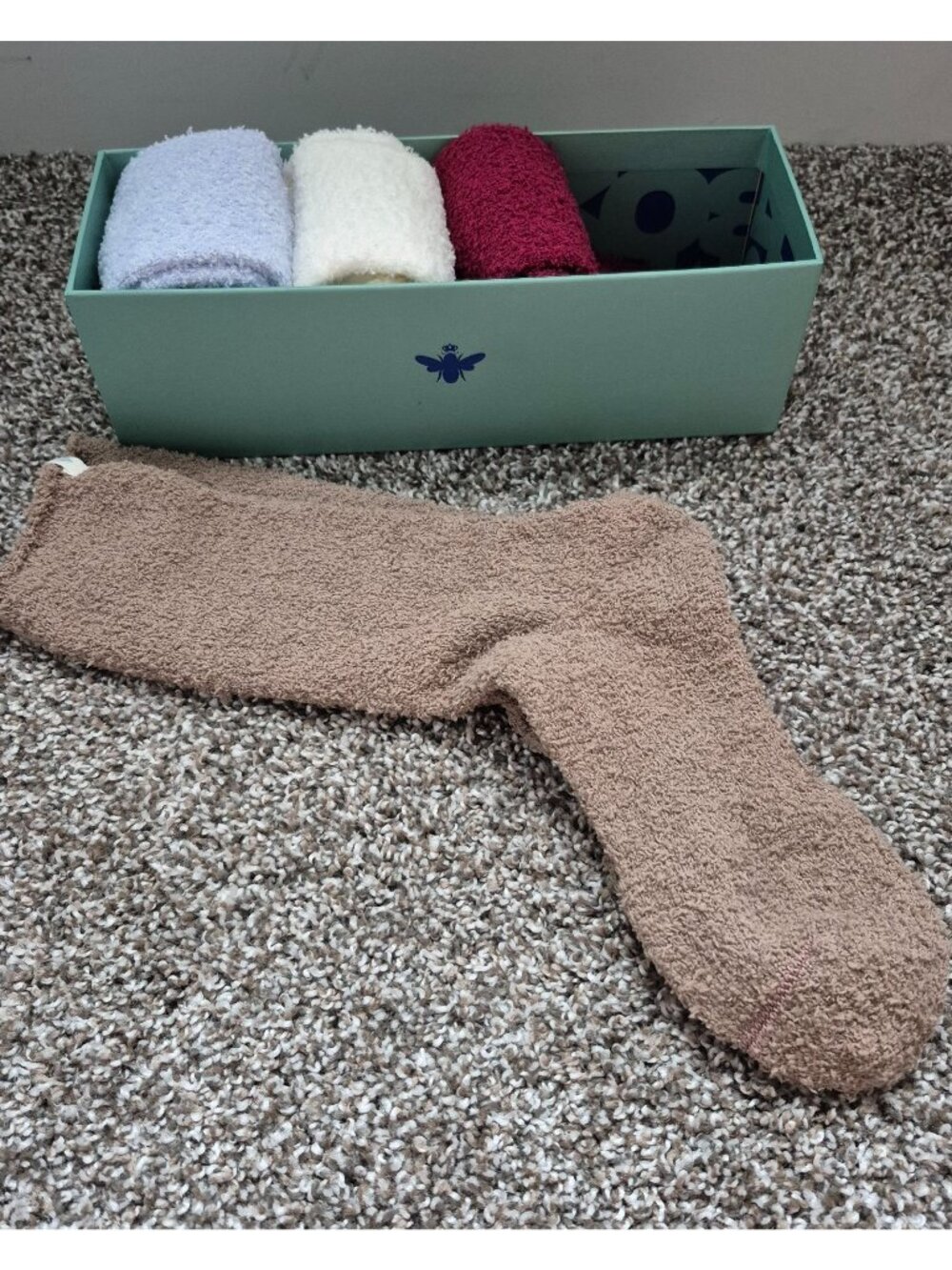Bombas Fuzzy Socks Gift Box 4-Pack Seamless Toe Arch Support Cozy Crew Women Med - Picture 2 of 3